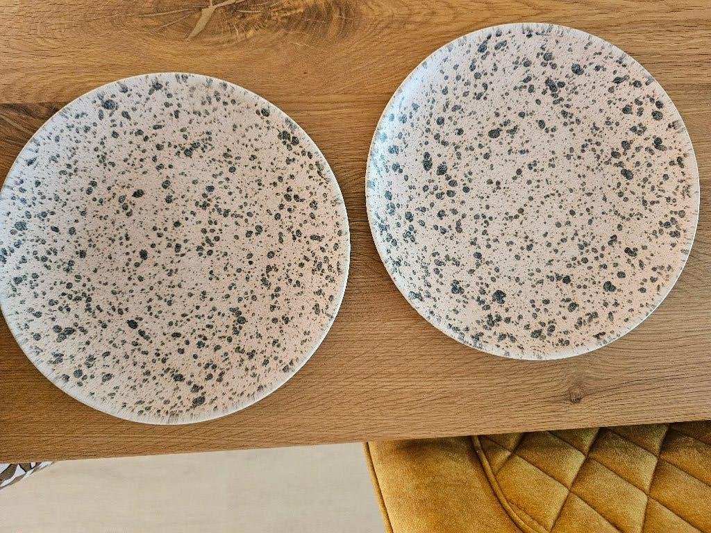 2 H&M Home borden roze met spikkels, Huis en Inrichting, Ophalen of Verzenden, Zo goed als nieuw, Bord(en), Overige stijlen