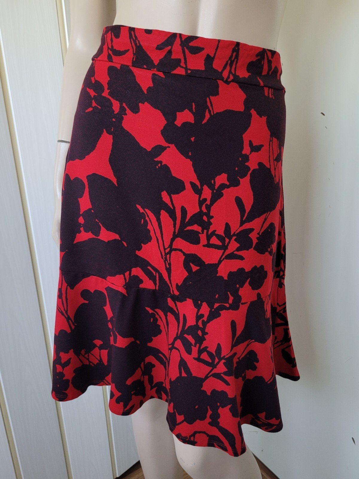 Zilch rok maat M/38 bloemen zwart/rood, Kleding | Dames, Maat 38/40 (M), Ophalen of Verzenden, Zo goed als nieuw, Boven de knie