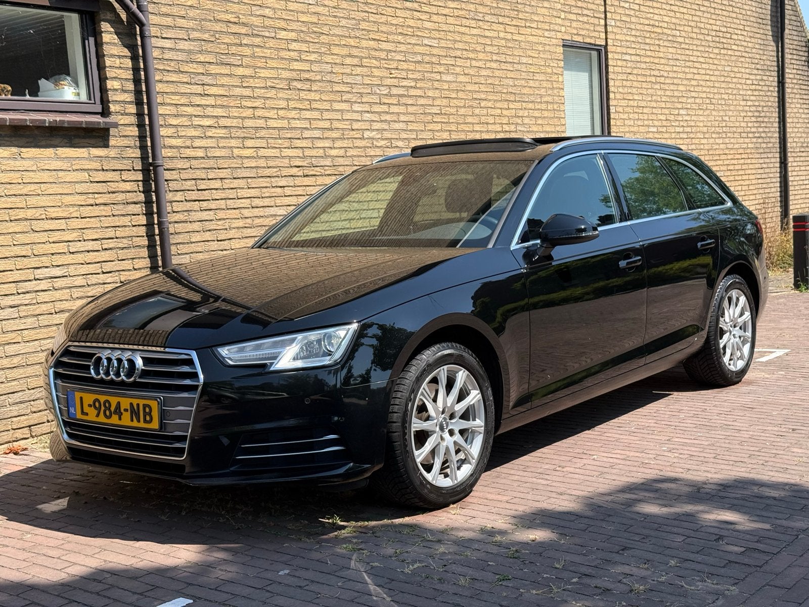 Audi A4 Avant 1.4 Tfsi 150pk S Tronic  Leder Pano Nav, Auto's, 4 cilinders, A4, Zwart, Particulier
