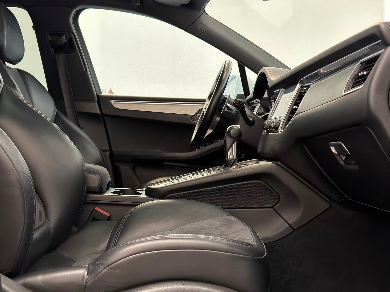 Foto 8 van Porsche Macan 3.0 GTS / Pano / Luchtvering / Trekhaak