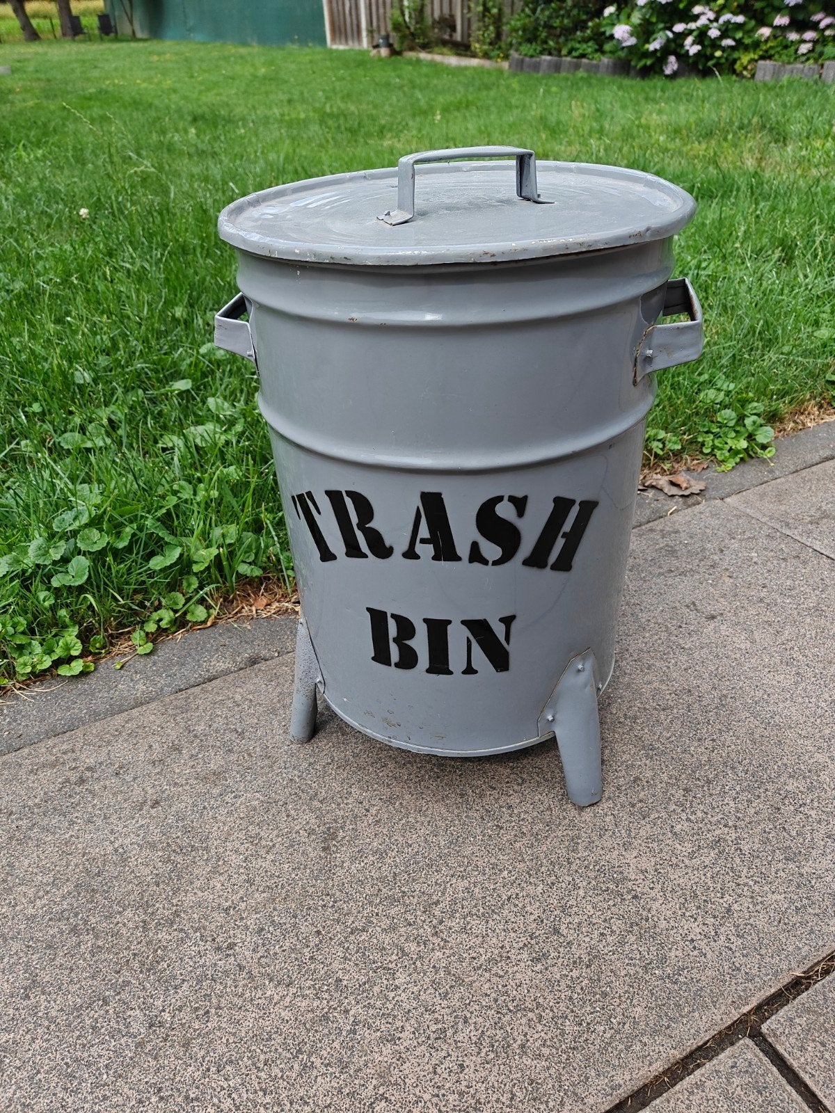 Superleuke afval container, Ophalen