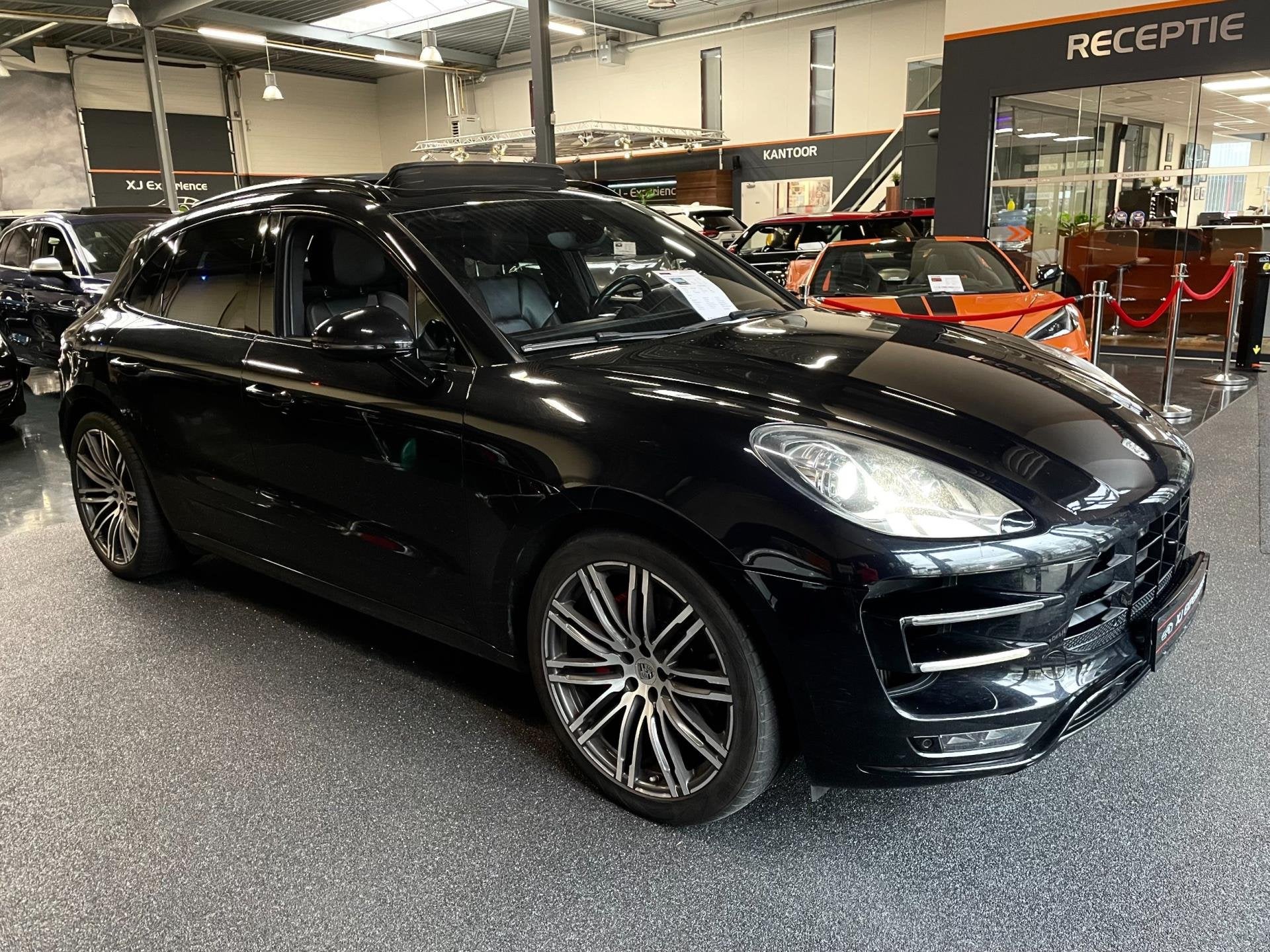 Porsche Macan 3.6 Turbo 400 PK-PANO-21"-AKRAPOVIC-SPORT CHRO, Automaat, Gebruikt, Vierwielaandrijving, SUV of Terreinwagen