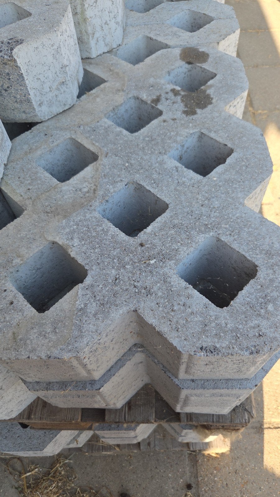 Grasbetontegels voor een groene en stevige oprit, Tuin en Terras, Ophalen of Verzenden, Zo goed als nieuw, Beton, Overige typen