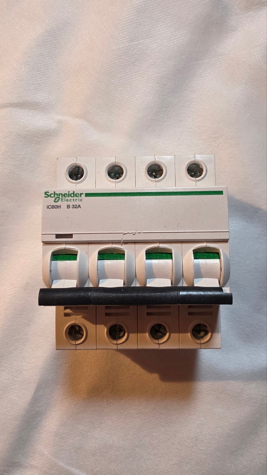 Schneider Installatieautomaat 4P B32, Ophalen of Verzenden, Nieuw, Overige typen