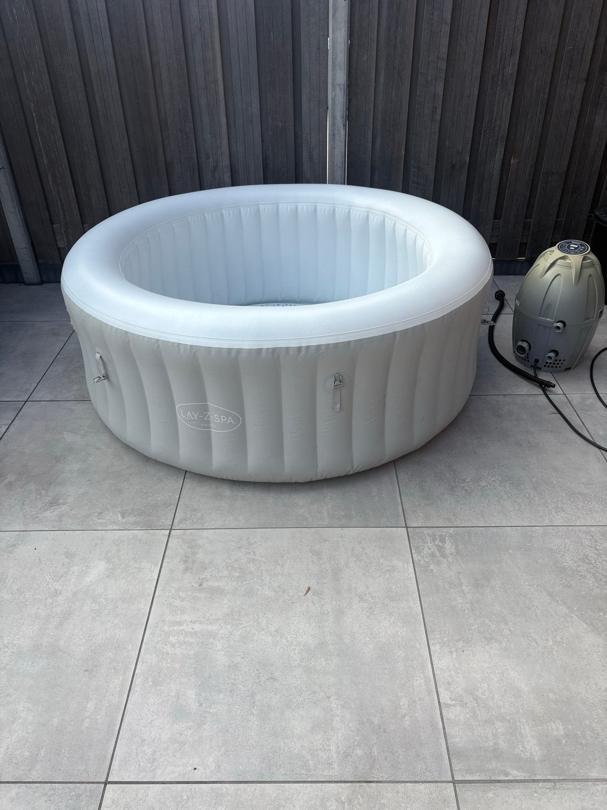 Bestway Lay Z opblaasbare jacuzzi loop langzaam leeg, Ophalen, Gebruikt, Minder dan 80 cm, Opblaaszwembad