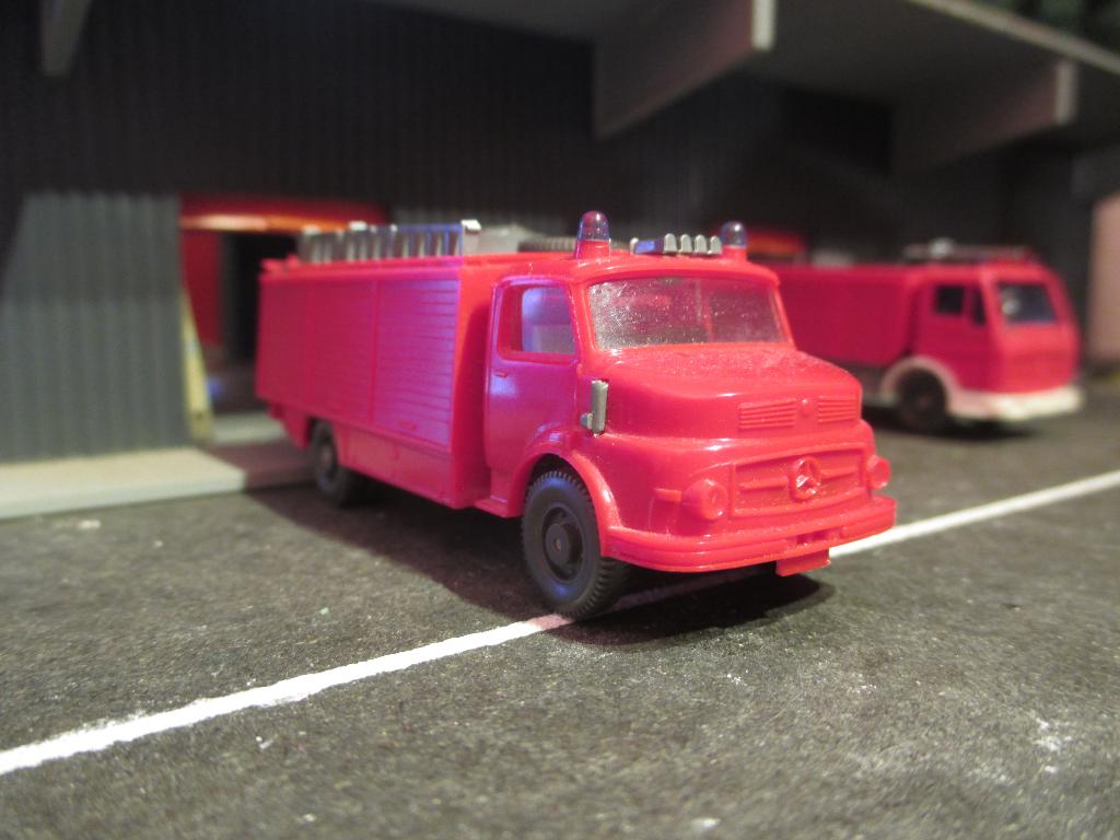 Mercedes Benz LB 1113 TLF Rundhauber - Wiking Brandweer #2, Ophalen of Verzenden, Gebruikt, Bus of Vrachtwagen, Wiking