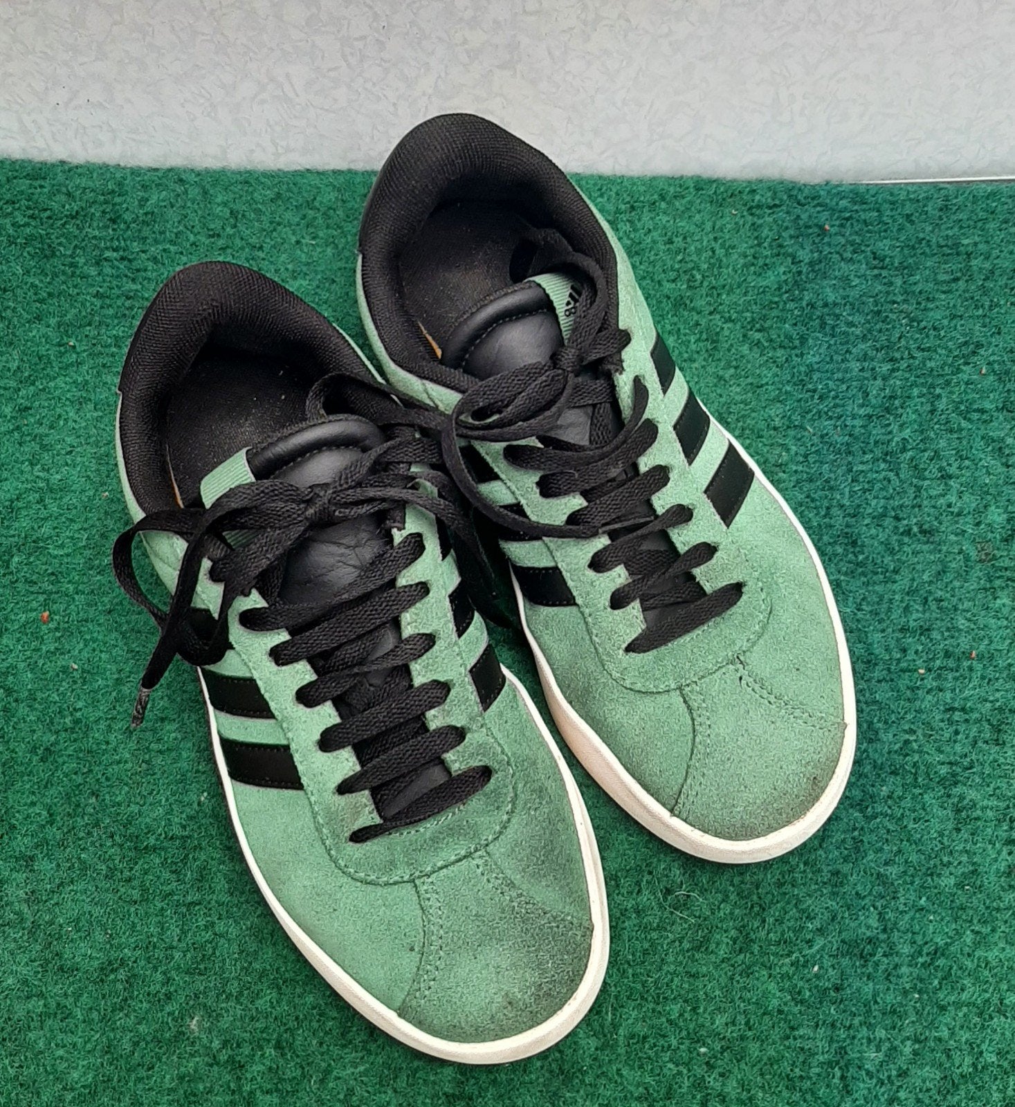 Adidas sneakers, Sport en Fitness, Loopsport en Atletiek, Ophalen of Verzenden, Zo goed als nieuw, Overige typen, Adidas