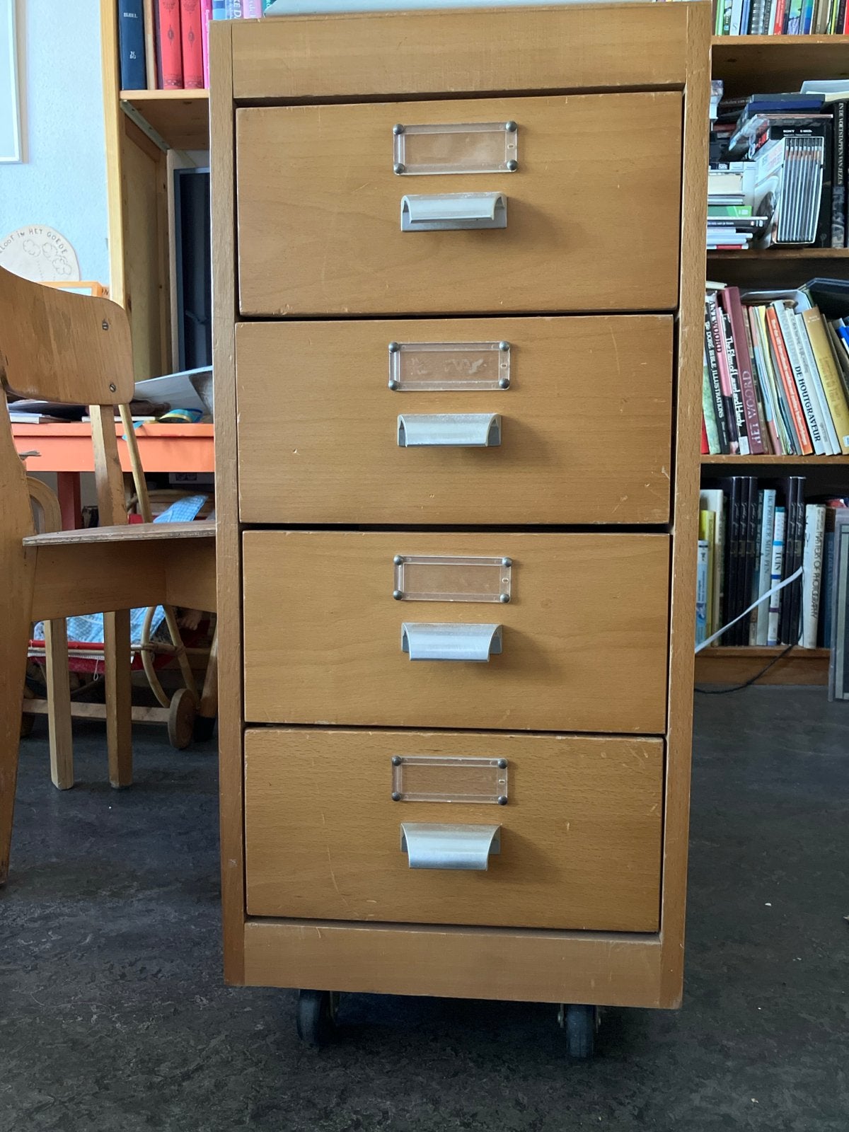 Vintage kleutergym ladenkast op wieltjes., Huis en Inrichting, Kasten | Ladekasten, Ophalen, Minder dan 50 cm, Gebruikt, 3 of 4 laden