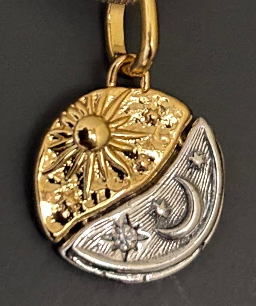 Bedel, hanger, zon maan, yin yang, goud zilver, vriendschap, Overige voorstellingen, ., Nieuw, Ophalen of Verzenden