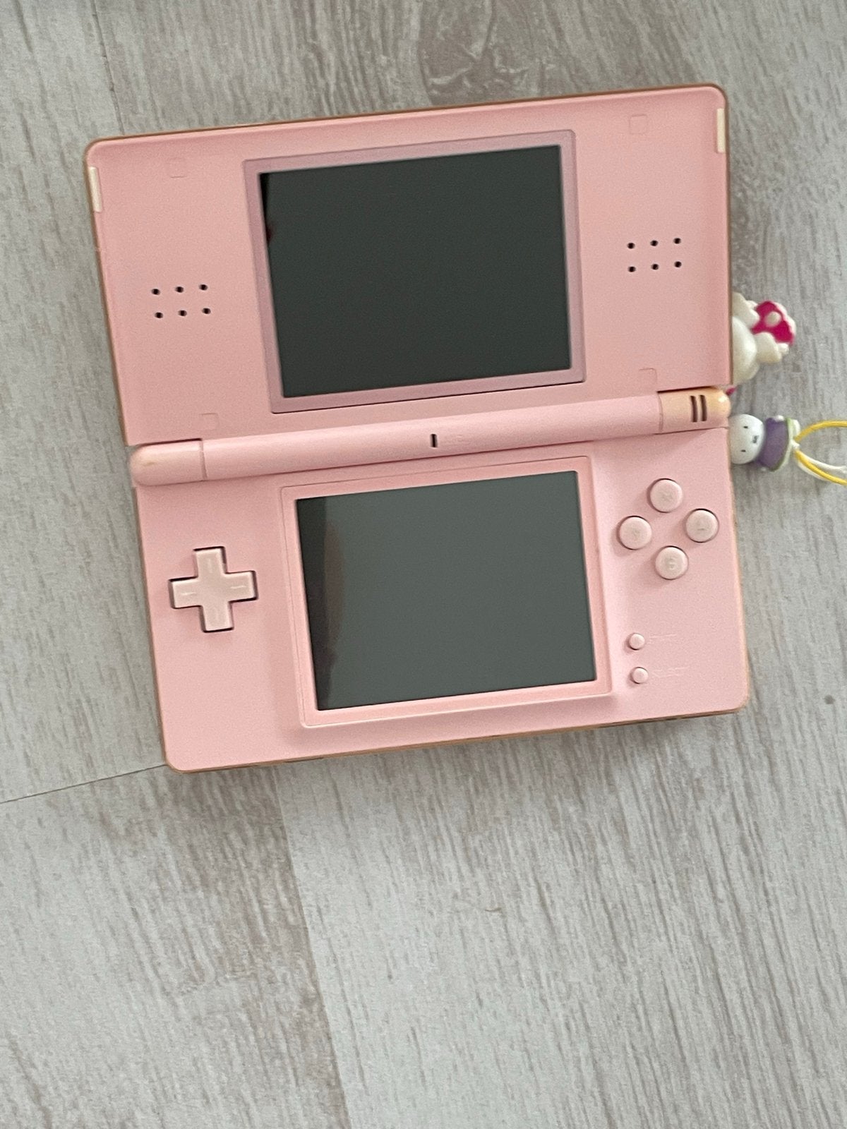 Roze Nintendo DS met oplader, Spelcomputers en Games, Ophalen, Gebruikt, Roze, DS Lite