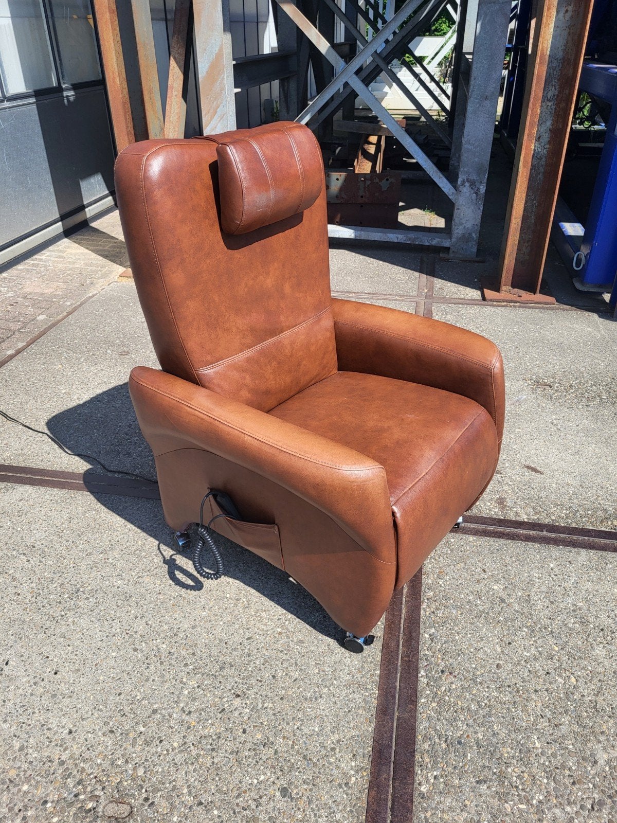 Prachtige bruine leren/kunststof sta op stoel, Huis en Inrichting, Fauteuils, Gebruikt, 75 tot 100 cm, Ophalen of Verzenden, Onbekend