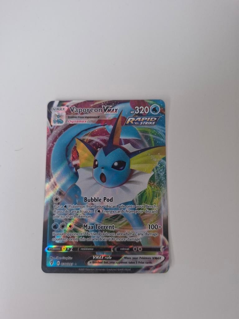 Vaporeon VMAX Pokémon Kaart - Rapid Strike 030/203, Ophalen, Zo goed als nieuw, Losse kaart, Foil