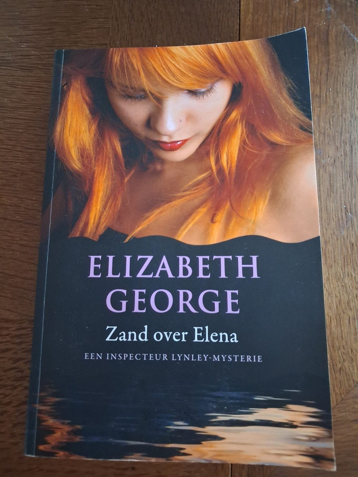 Elizabeth George - Zand over Elena (Paperback), Ophalen of Verzenden, Gelezen, Elizabeth George
