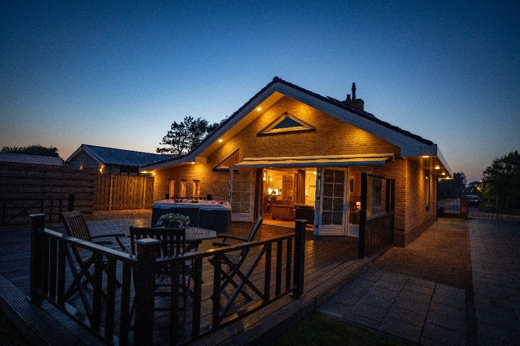 Exclusieve Wellness Bungalow aan Zee – Julianadorp aan Zee, Huizen en Kamers, Recreatiewoningen te koop, 95 m², Bungalow, Noord-Holland
