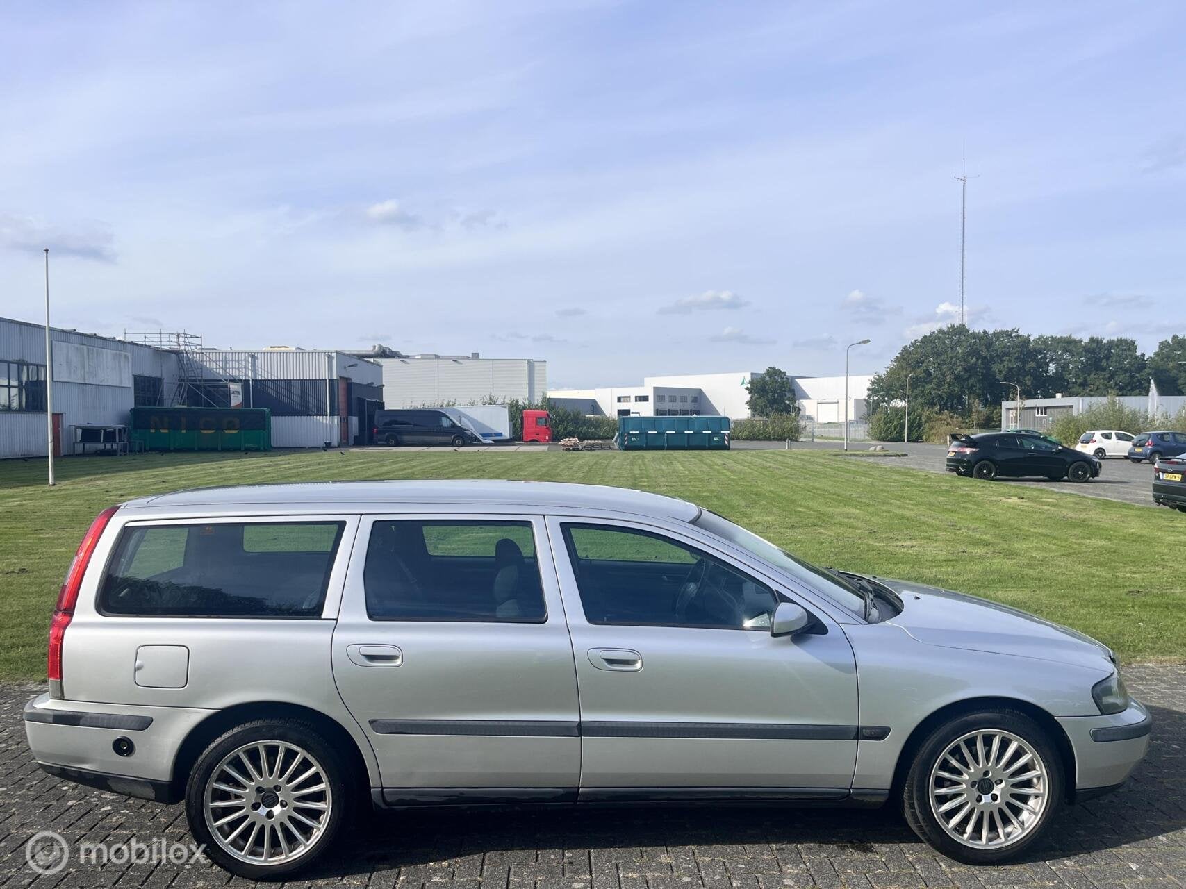 Volvo V70 2.4 Bi-Fuel Automaat / APK / Airco / Trekhaak / NA, Auto's, Stof, 2435 cc, 1604 kg, 93 €/maand