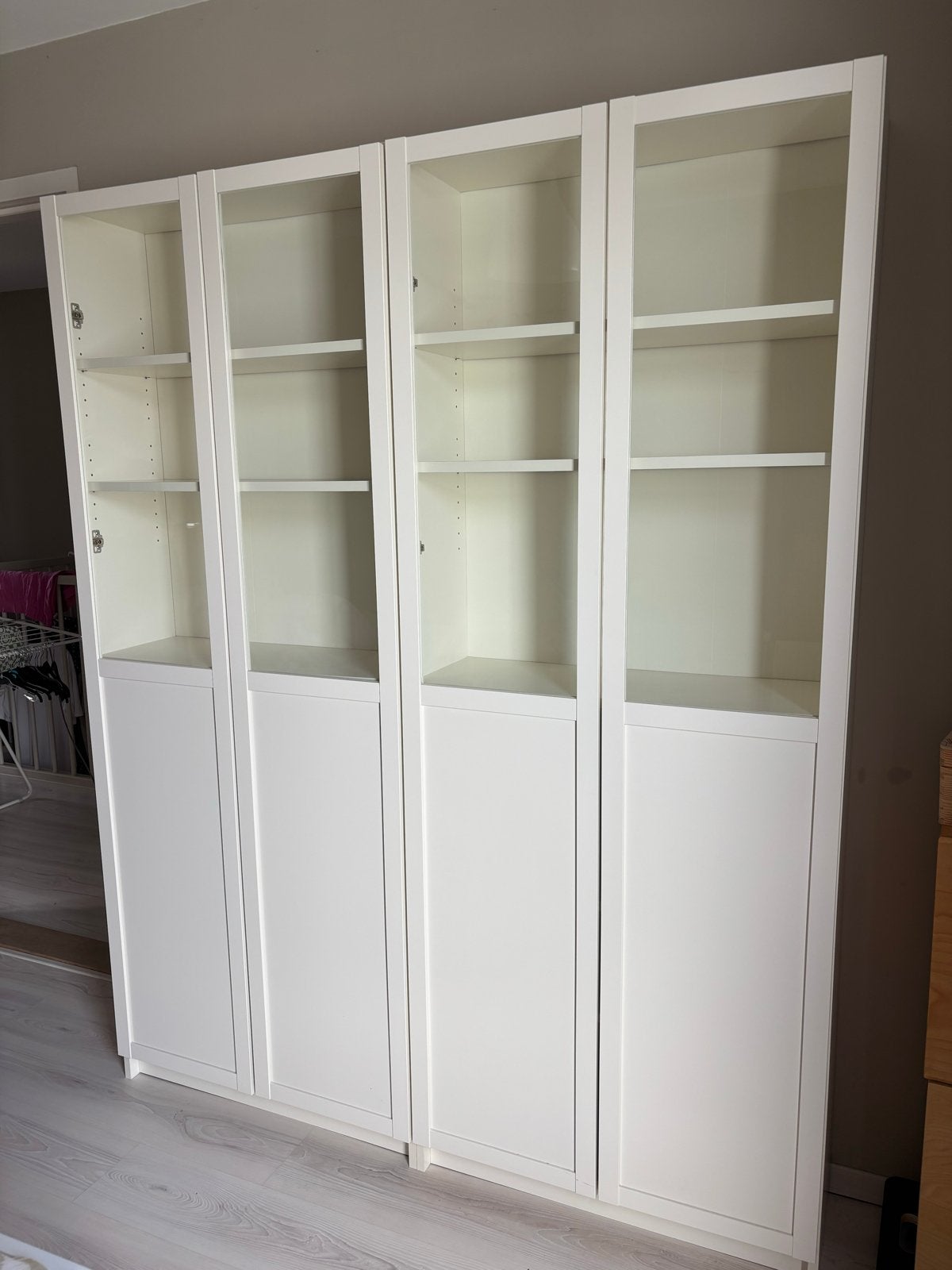 Witte IKEA Billy Boekenkast met Glazen Deuren (2 stuks), Huis en Inrichting, Kasten | Boekenkasten, Ophalen, Gebruikt, 200 cm of meer