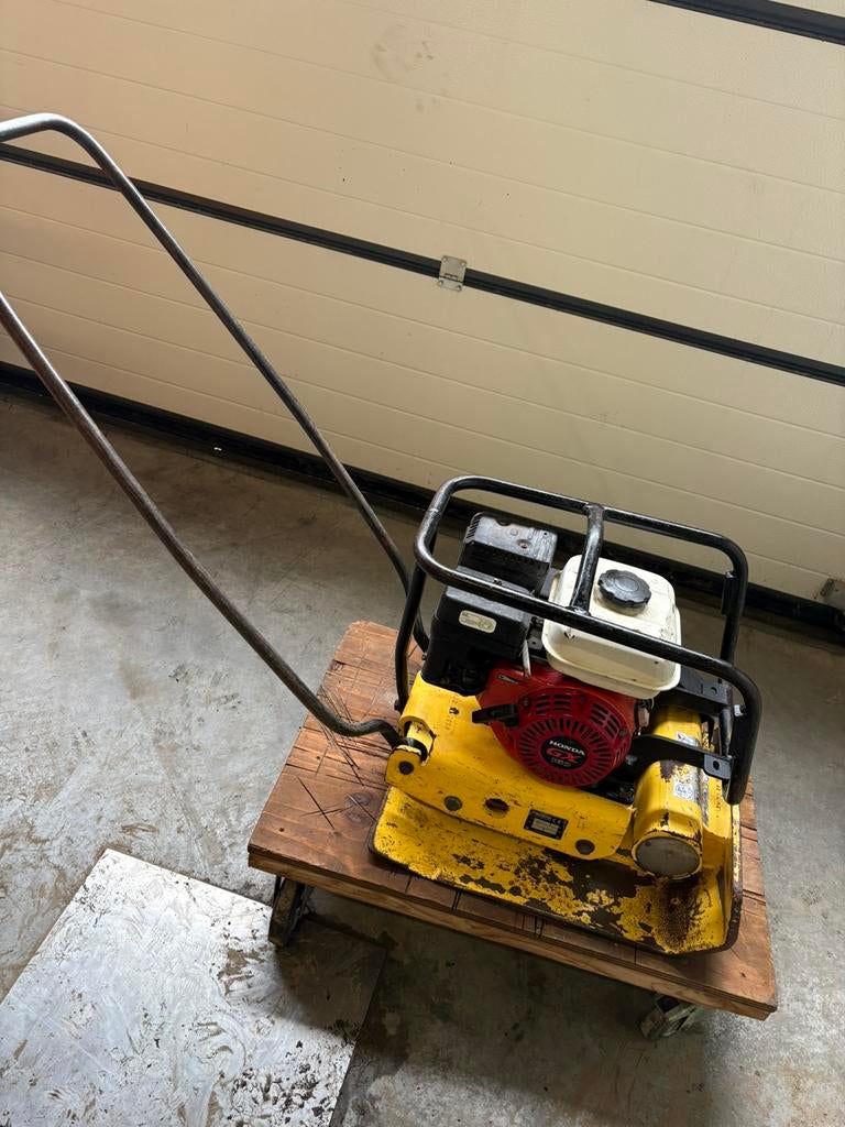 Bomag trilplaat, Tuin en Terras, Hand-tuingereedschap, Ophalen, Zo goed als nieuw