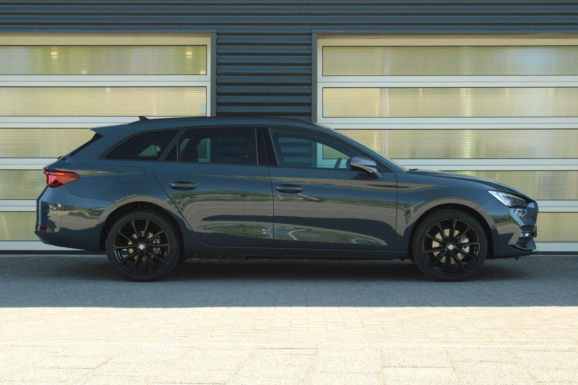 SEAT Leon Sportstourer 1.5 TSI 204pk e-Hybrid FR Business |, Auto's, 12 maanden, Stof, 4 cilinders, 26 kWh