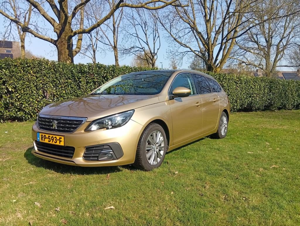 Peugeot 308 1.2 E-thp 130pk 2018 Geel, Voorwielaandrijving, 1199 cc, 1165 kg, Leder en Stof