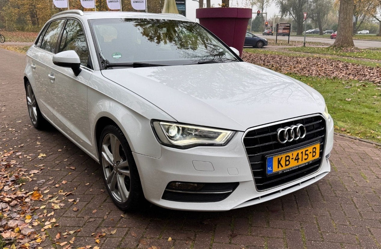 Audi A3 1.2 TFSI 81KW Sportback 2015, ClLIMA/STOELVERW, Stof, Zwart, 4 cilinders, 620 kg