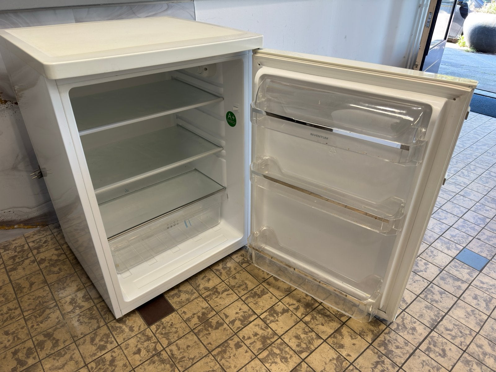 Inventum Tafelmodel Koelkast A+ - Compact en Energiezuinig, Zonder vriesvak, 75 tot 100 liter, Zo goed als nieuw, Energieklasse A of zuiniger