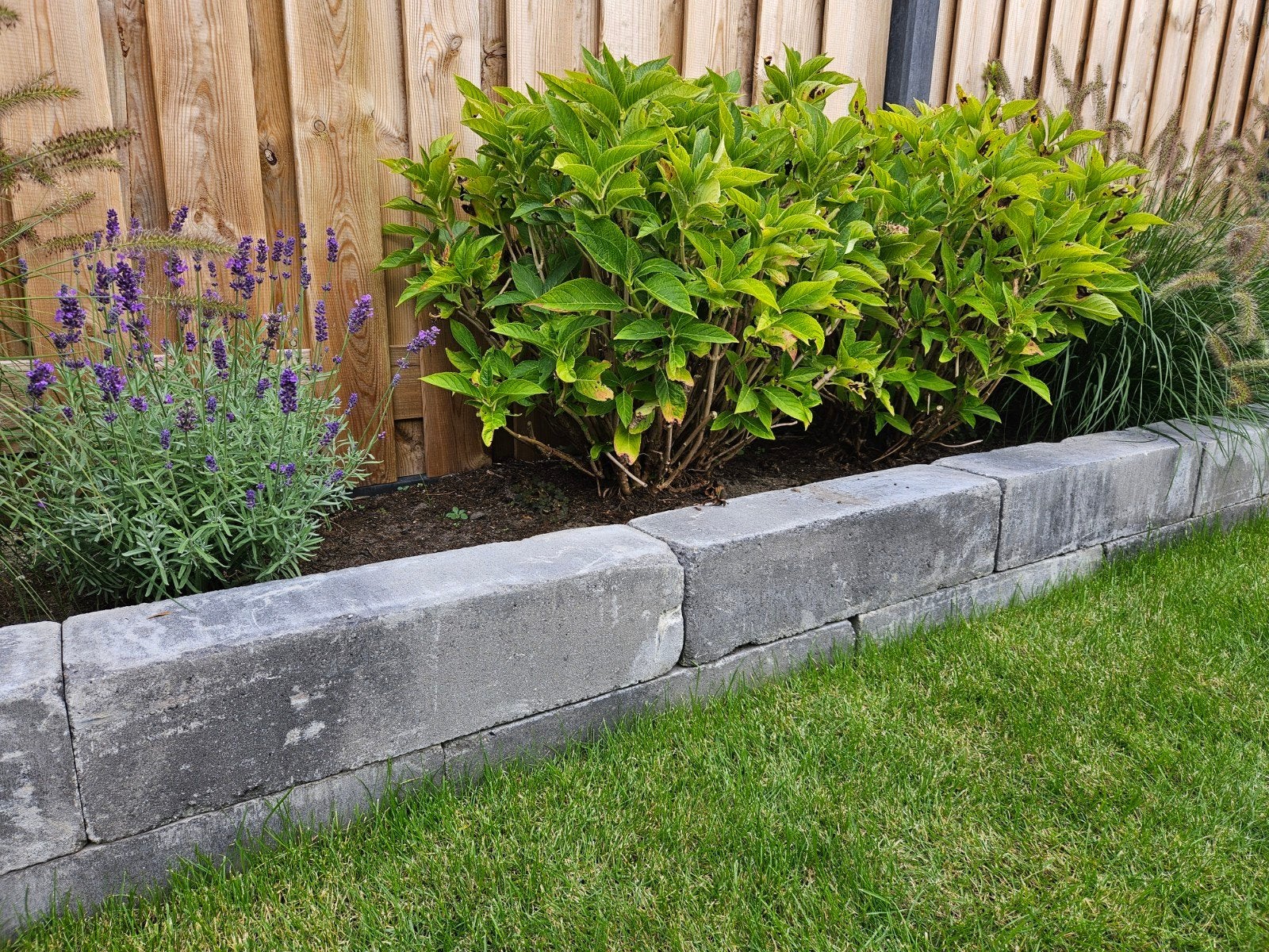22 linea getrommelde stapelblokken antraciet 60x15x15, Ophalen, Gebruikt, Blok, Minder dan 25 cm