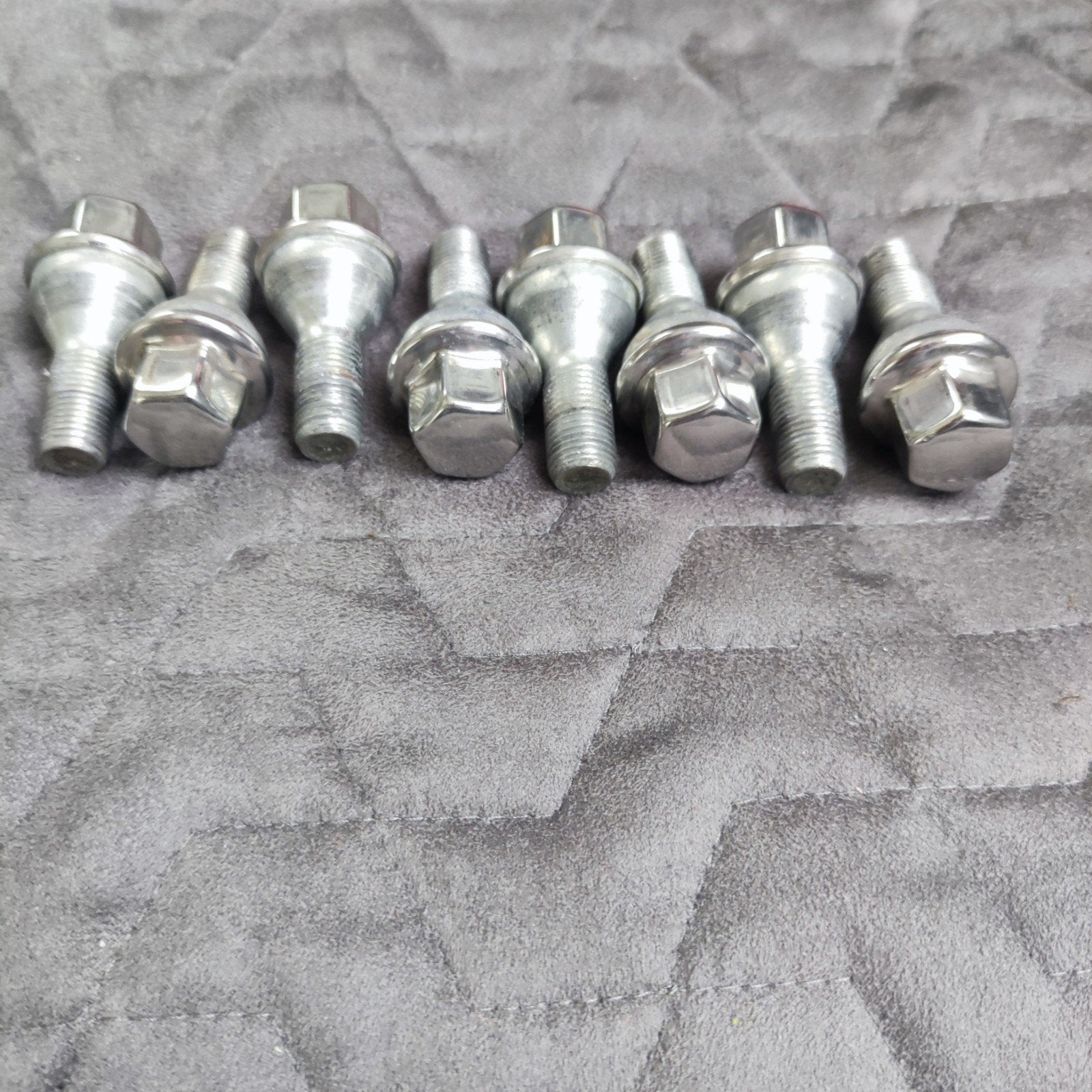 Set van 8 wielbouten voor Alfa of Jeep. Op, Auto-onderdelen, Ophalen of Verzenden, Gebruikt, Universele onderdelen