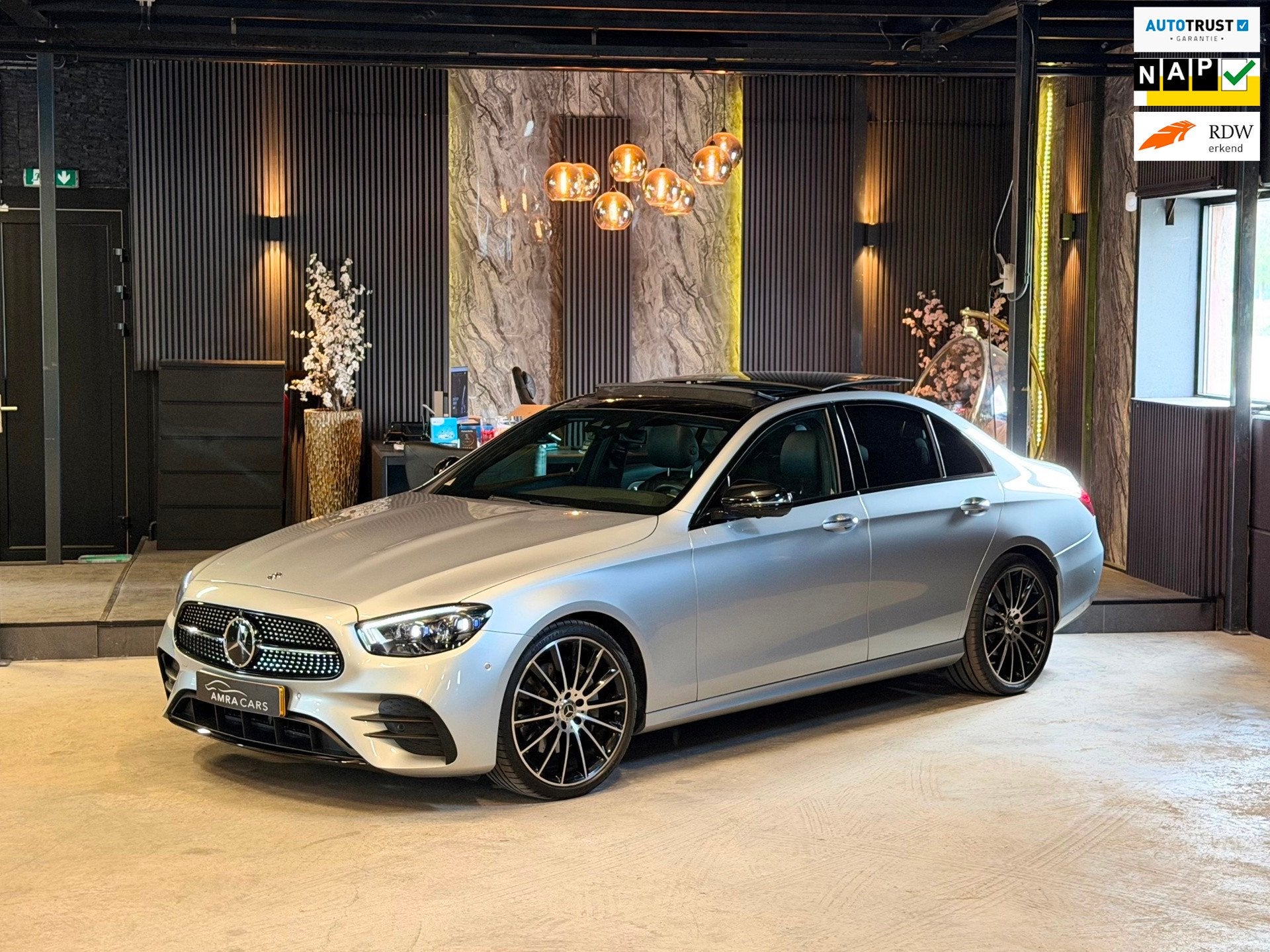 Mercedes-Benz E-klasse 200 AMG Line|Pano|Sfeer|Memory|Burmes, Auto's, Automaat, Achterwielaandrijving, Gebruikt, Euro 6