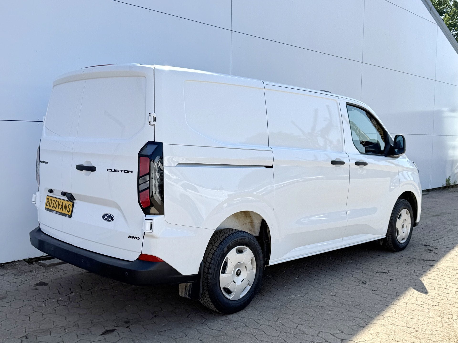 Ford Transit Custom 2.0 TDCI 140PK AWD Automaat L1 4x4 4WD L, Auto's, Bestelauto's, Automaat, Stof, Gebruikt, Zwart