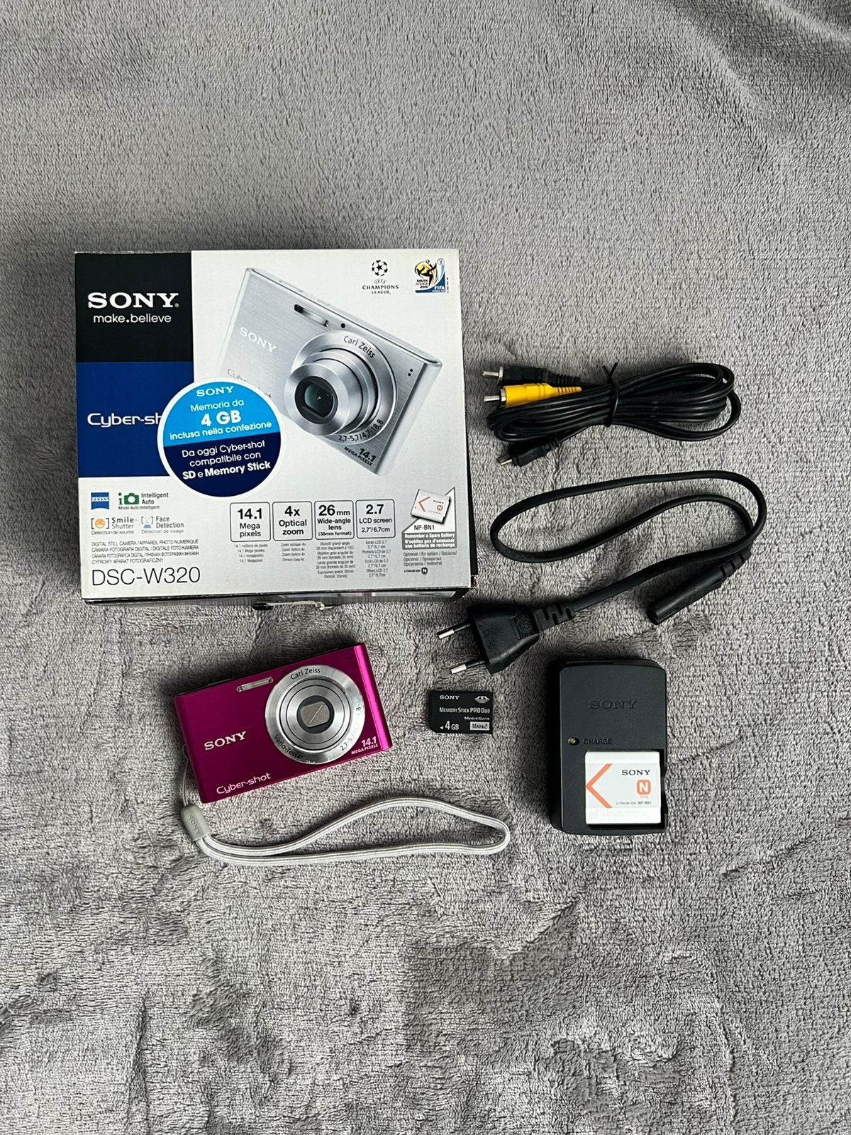 Sony cybershot W320 roze digitale compactcamera 14.1MP, Audio, Tv en Foto, Accu, Ophalen of Verzenden, Zo goed als nieuw, Compactcamera