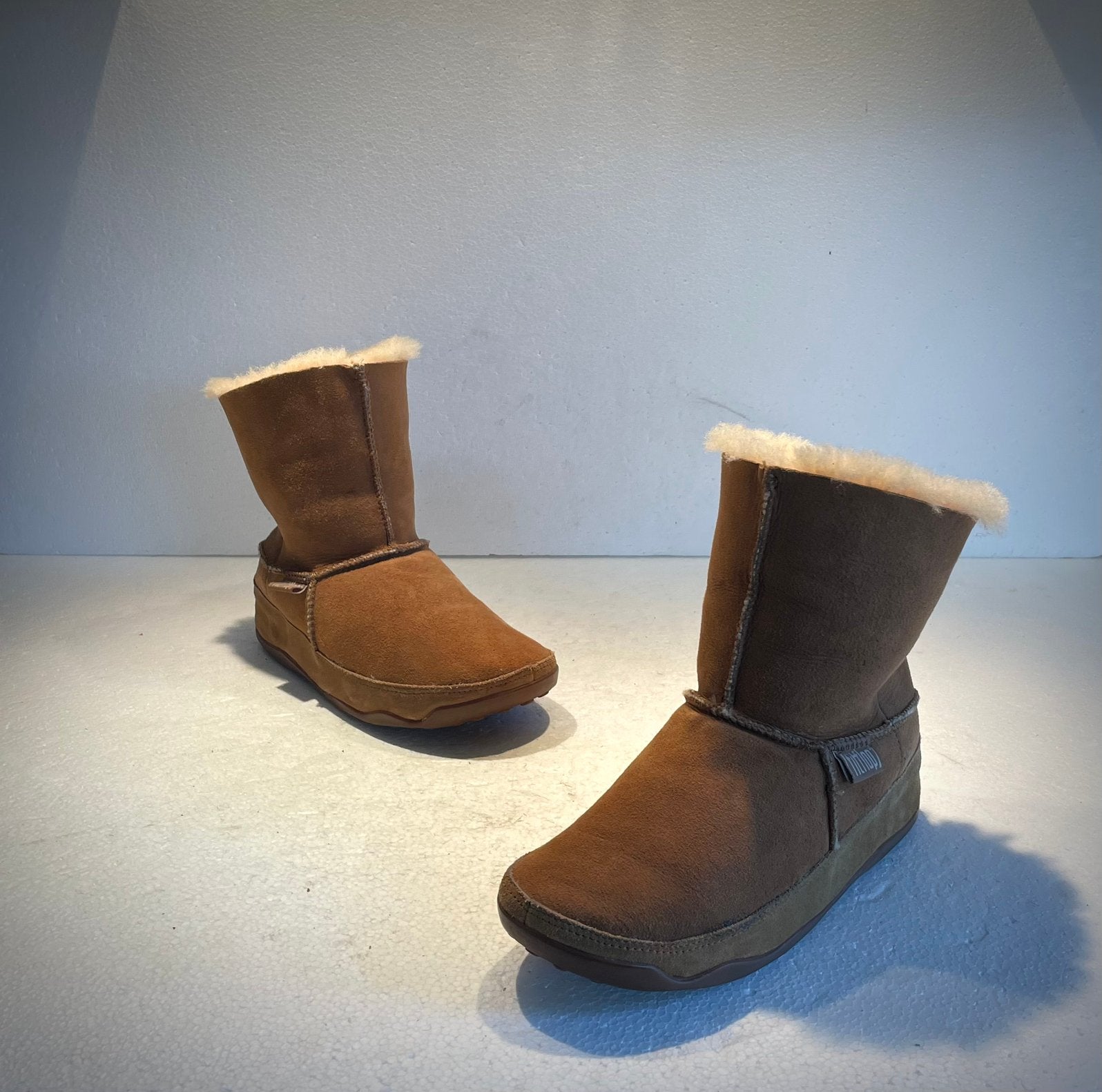 FitFlop Original Mukluk Shorty Shearling gevoerde Laarzen 38, Bruin, Lage of Enkellaarzen, Ophalen of Verzenden, Zo goed als nieuw