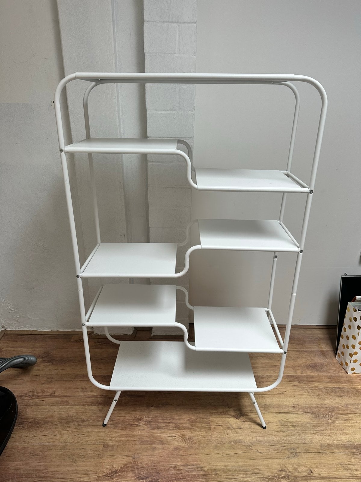 Witte metalen stellingkast met planken, Ophalen, Zo goed als nieuw