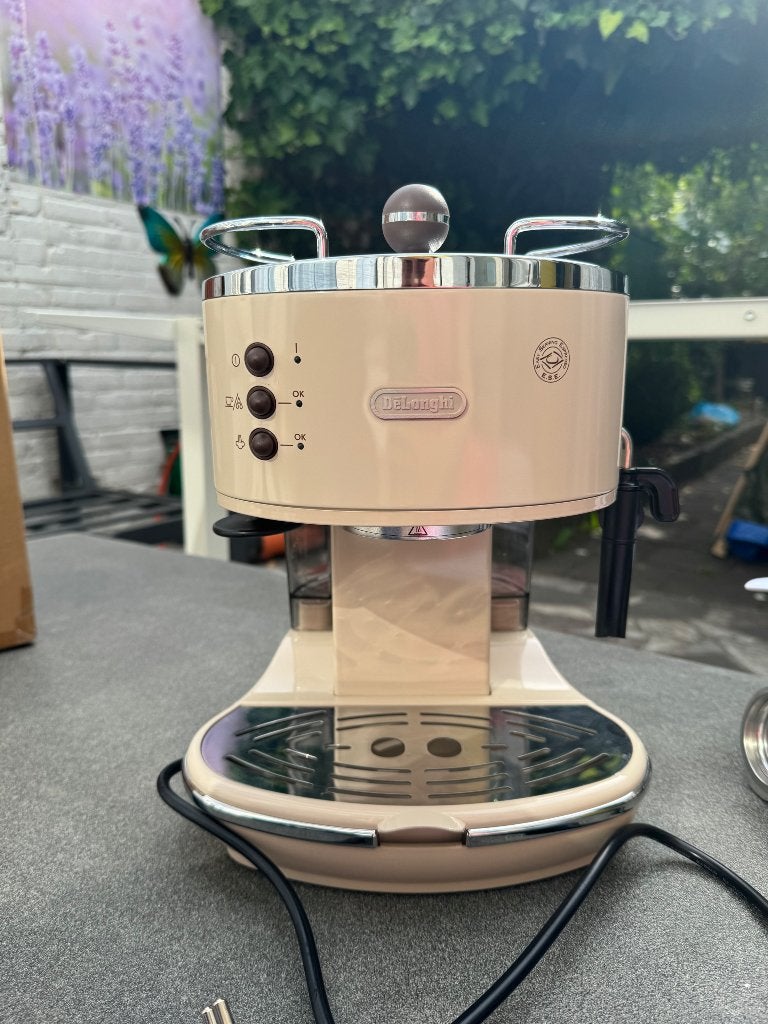 Delonghi Koffiemachine, Ophalen, Koffiemachine, Zo goed als nieuw, Afneembaar waterreservoir
