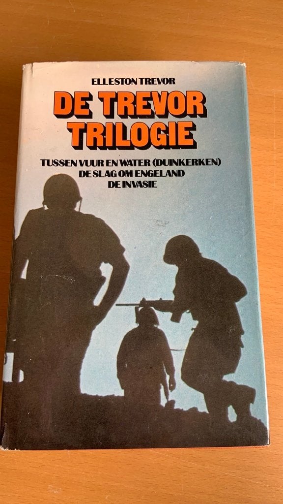De Trevor trilogie - Elleston Trevor - Tussen vuur en water, Ophalen of Verzenden, Tweede Wereldoorlog, Zo goed als nieuw