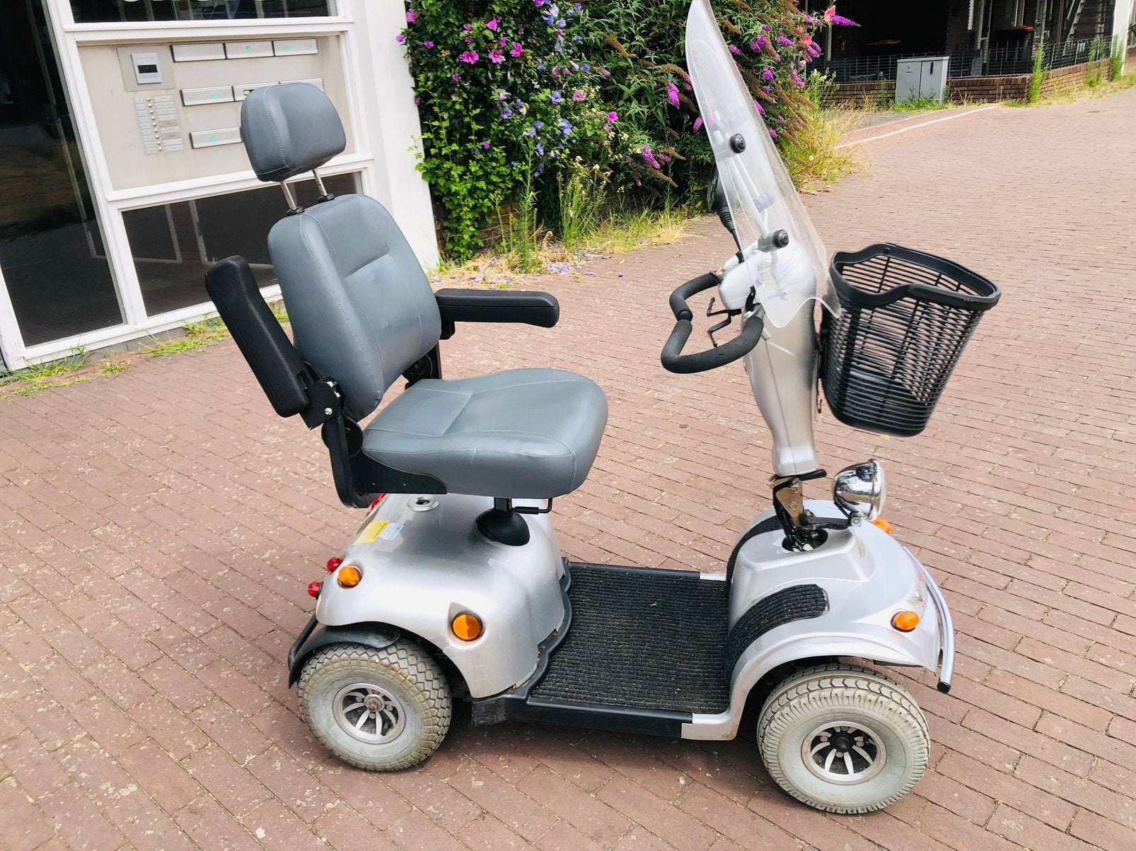 Zeer nette scootmobiel 4wiel met windscherm !!, Diversen, Ophalen of Verzenden, Gebruikt