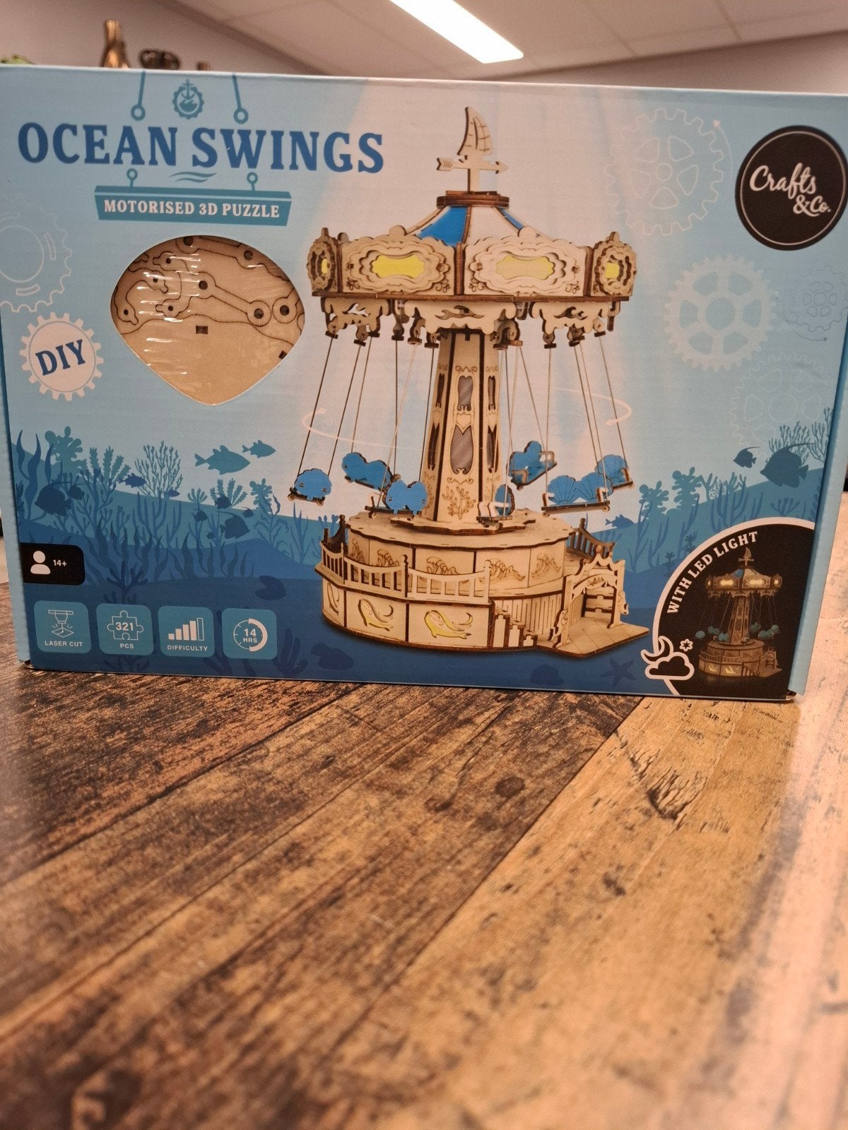 Ocean Swings Gemotoriseerde 3D Houten Puzzel met LED, Nieuw, Ophalen of Verzenden, Onbekend, raadpleeg de verpakking voor details