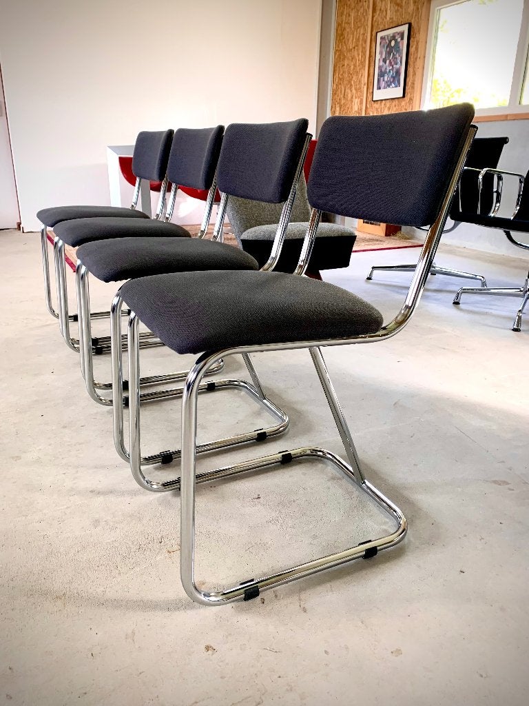 Gispen Model 107 stoelen, Ophalen, Zo goed als nieuw, Grijs, Vier