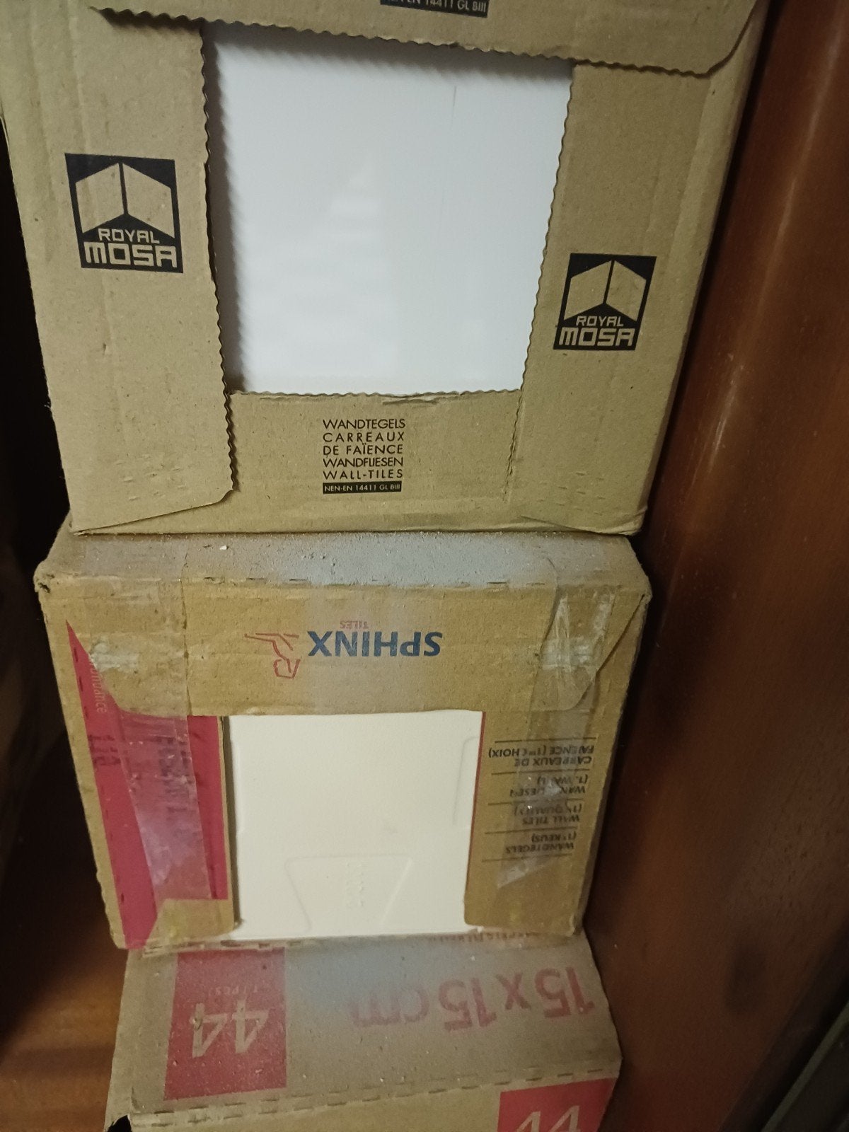 Aantal dozen tegeltjes glans en mat, Ophalen, Doos, Minder dan 35 cm, Minder dan 50 cm