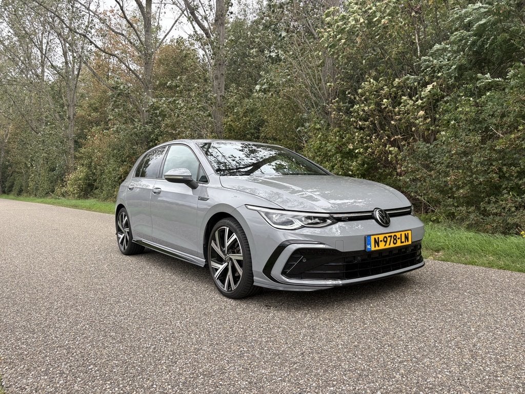 Volkswagen Golf 1.5 eTSI R-Line DSG | Trekhaak | Camera, Auto's, Dealer onderhouden, 1498 cc, 680 kg, 4 cilinders