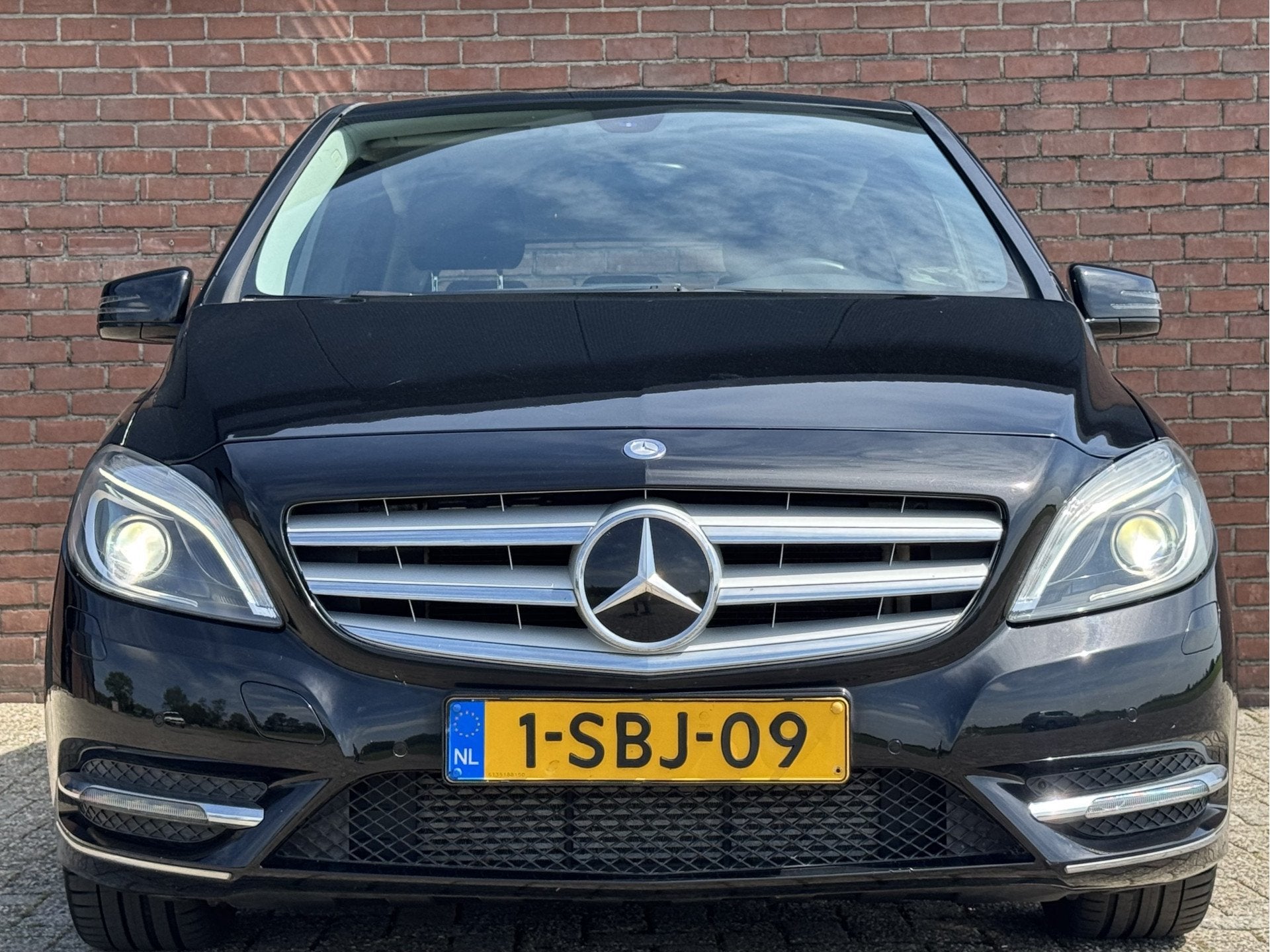 Mercedes-Benz B-Klasse 180 AMBITION | NL-AUTO! | LEDER!, Auto's, 1325 kg, Gebruikt, 4 cilinders, Automatische klimaatregeling