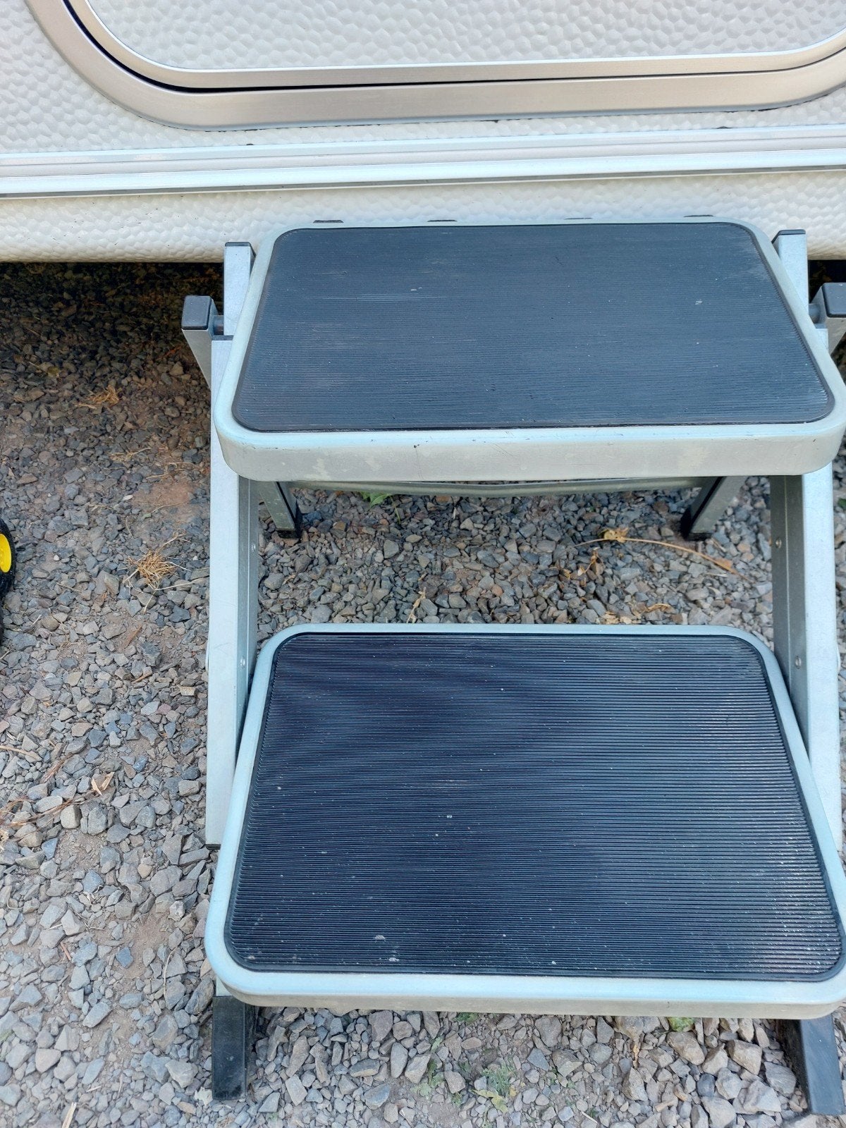 Opvouwbare 2-treeds caravan opstap, Ophalen