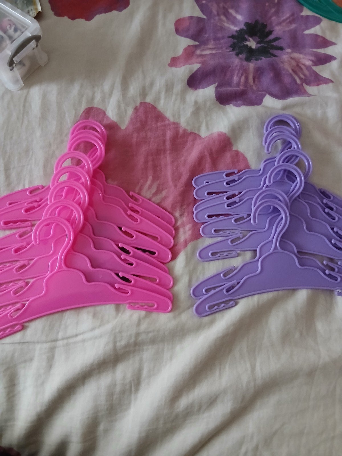 16 hangertjes voor baby born kleding, Kinderen en Baby's, Ophalen of Verzenden, Zo goed als nieuw, Babypop
