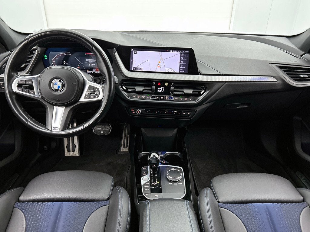 BMW 1-serie 118i High Executive M-Sport (Dealer onderhoud, N, Auto's, BMW, 136 pk, Gebruikt, Zwart, Bedrijf