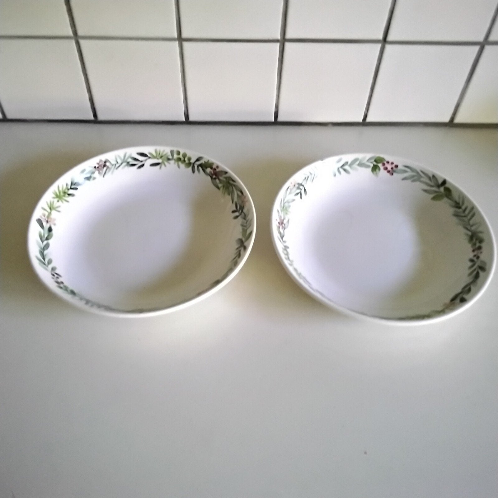 2 blokker diepe borden  ( kerst,hulst), Ophalen of Verzenden, Zo goed als nieuw, Bord(en), Overige stijlen