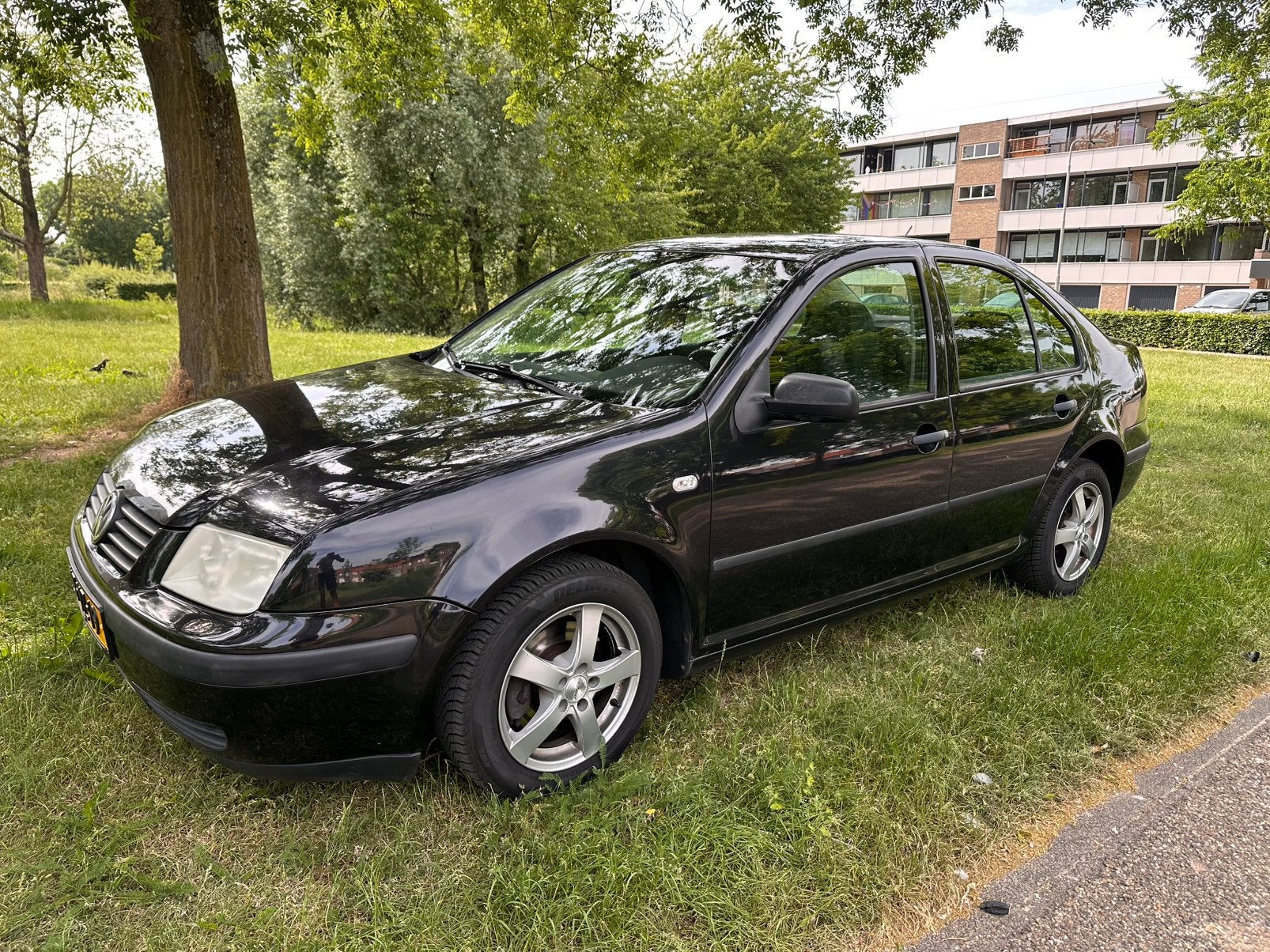 Volkswagen Bora 2.0 Benzine 115 PK 1999 Zwart Trekhaak APK, Auto's, Volkswagen, Stof, 4 cilinders, 1984 cc, Zwart