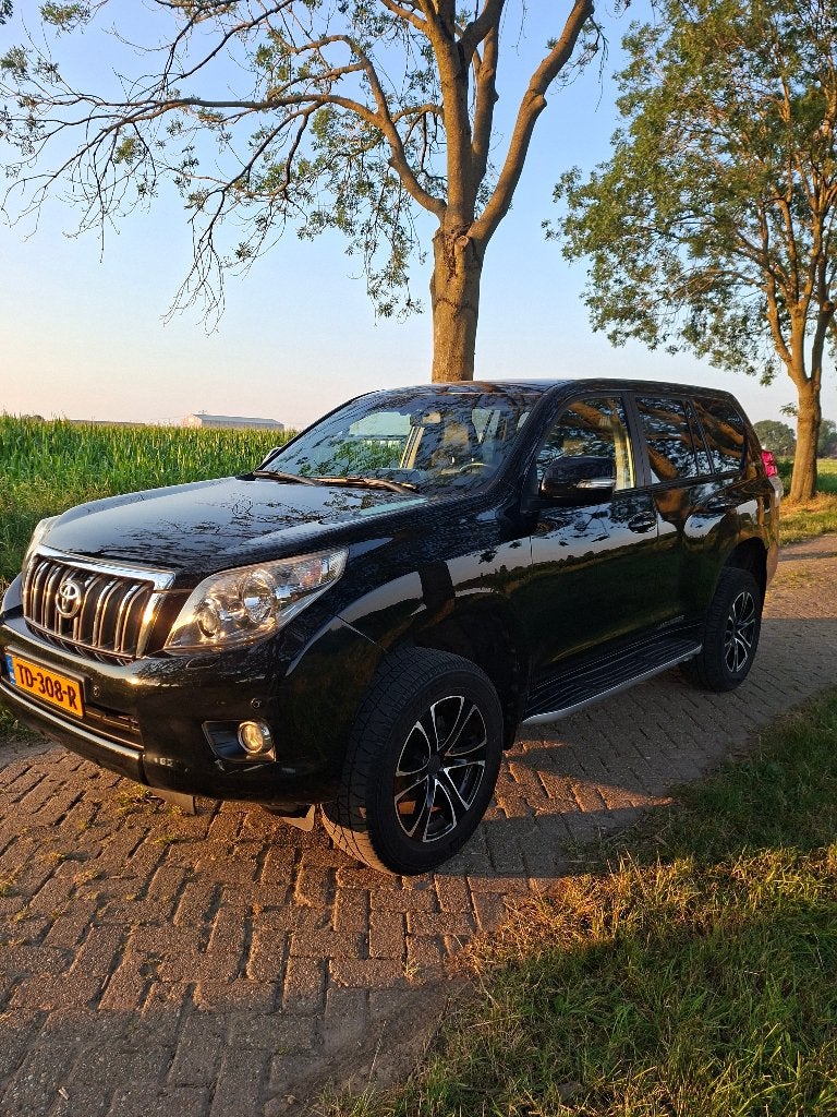 Toyota Landcruiser 3.0 D-4d, Automaat, Zwart, 255 €/maand, Zwart