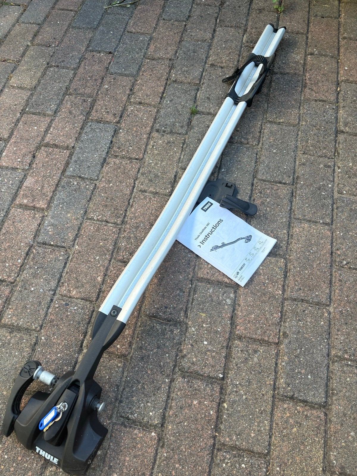 2x thule outride 561 en 2x thule voorwielsteun., Ophalen, 2 fietsen, Zo goed als nieuw, Dakdrager