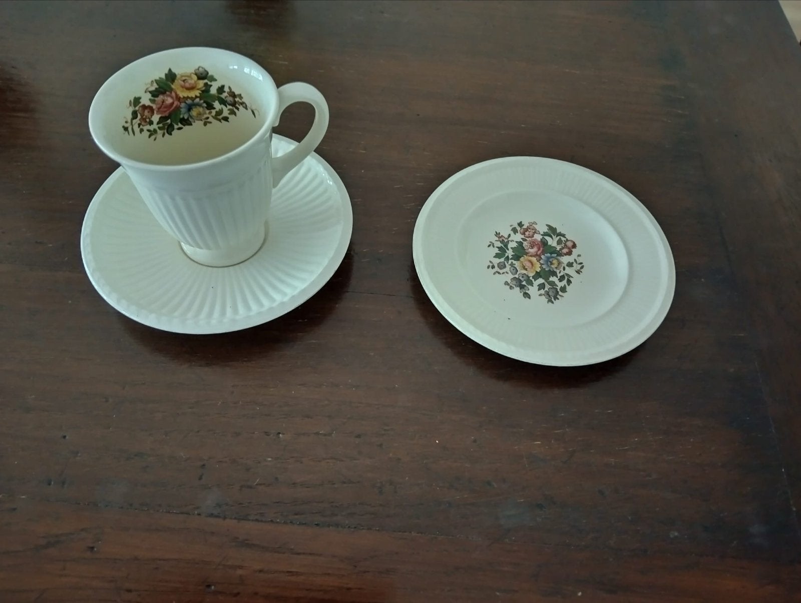 Wedgwood Conway: 10 kop en schotels, 10 gebaksborden, Ophalen