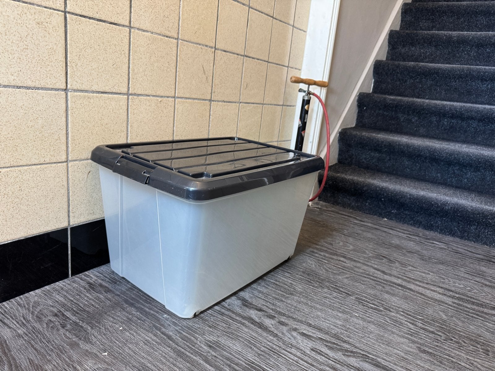 Gratis opbergbox met deksel - nog in goede staat, Kunststof, 50 tot 100 cm, Ophalen of Verzenden, Zo goed als nieuw