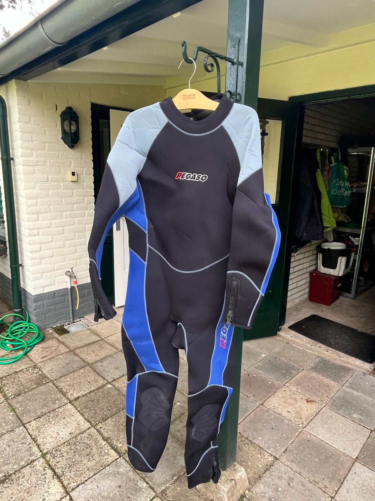 5 mm duikpak L/XL met hoody en losse reparatiestukjes, Watersport en Boten, Duiken, Ophalen, Gebruikt, Duikpak